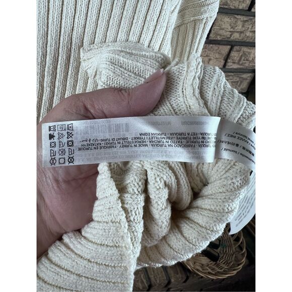 Zara Cream & Black Fringed sweater Size medium - Picture 5 of 9